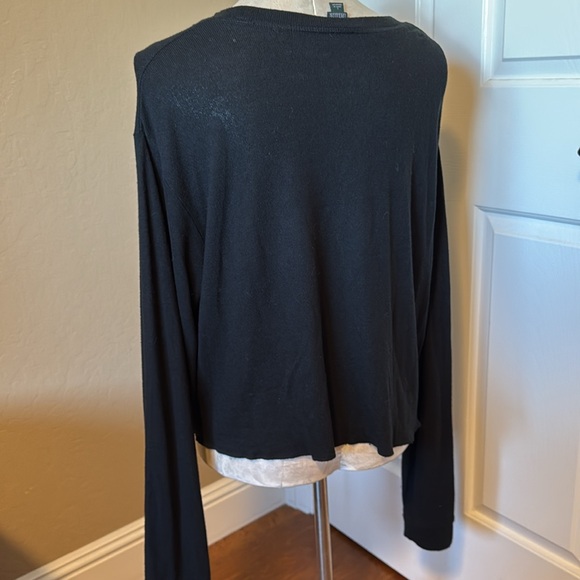 Wild fable Women’s Long Sleeve Cropped Tee With One Pocket Black size Large - Picture 3 of 12